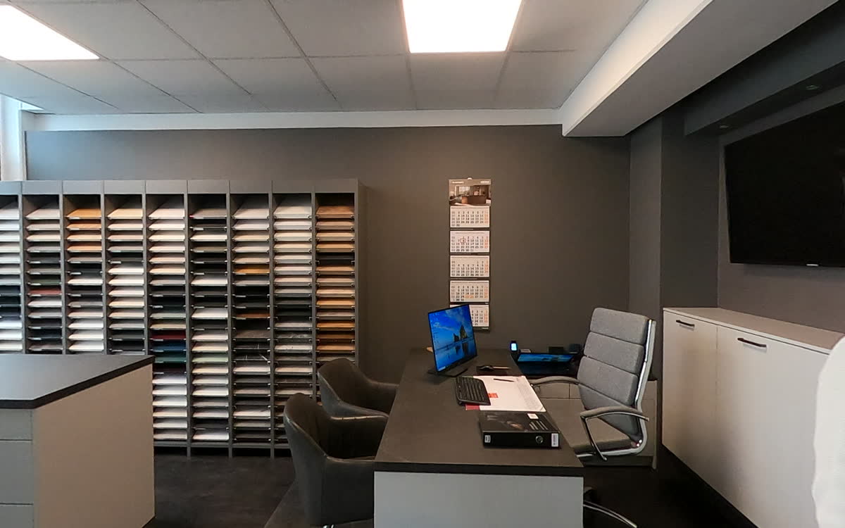 Planungsplatz mit Musterwand im Küchenstudio Der KüchenBär in Angermünde